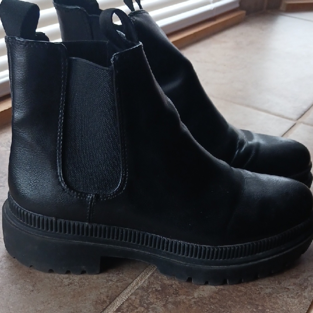 H&M Black Chelsea Boots